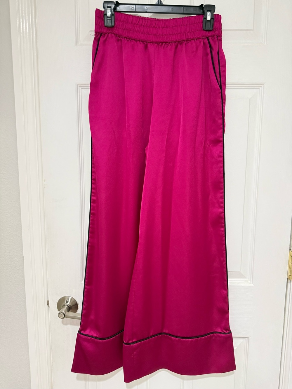 Victoria’s Secret lounge wide legs satin cooling pants size small Elastic